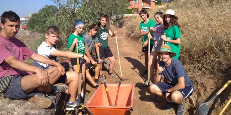 Els joves del camp de treball recuperen més de 80 metres de la Segla Molinal