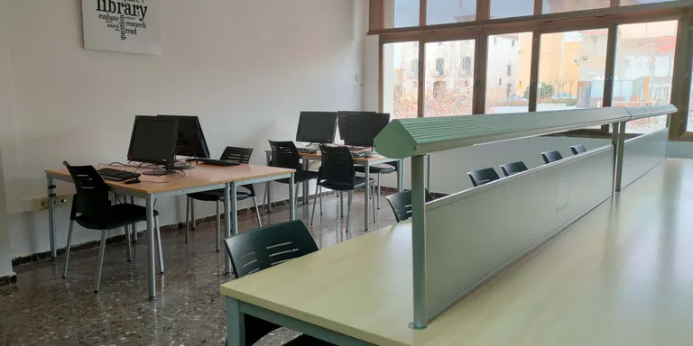 La Biblioteca Montoliu obre també als matins fins al 7 de juny