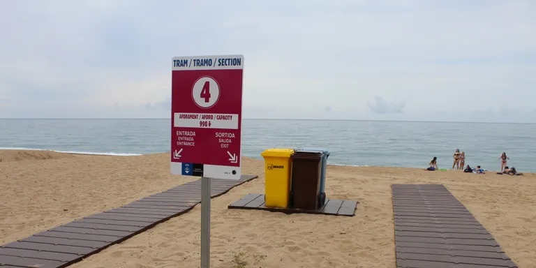 Totes les guinguetes muntaran a les platges de Pineda i l'Ajuntament amplia serveis per a persones amb mobilitat reduïda