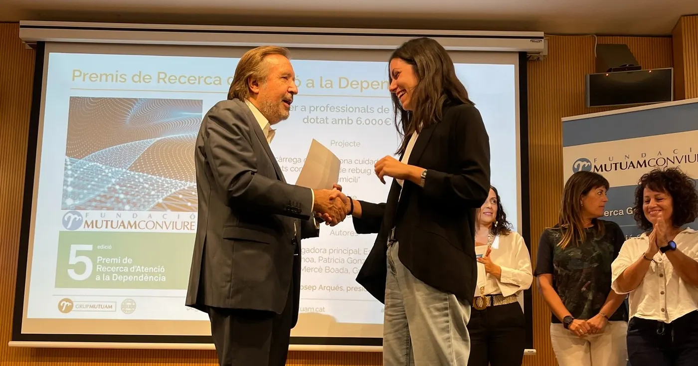 La pinedenca Noelia Quirant rep el premi de Recerca d'Atenció a la Dependència de la Fundació Mutuam