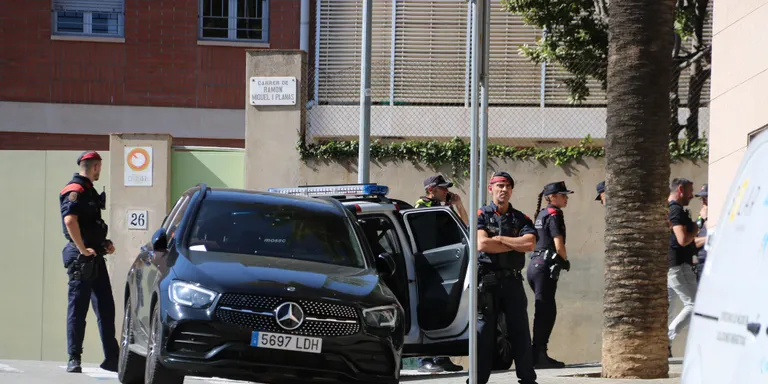Detenen l'home que s'havia atrinxerat en un pis al barri de Sarrià de Barcelona