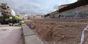 Avancen les millores a la plaça dels Pins