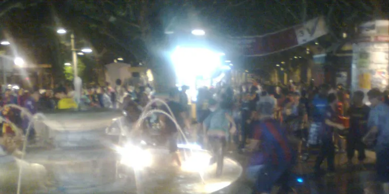Ple a la font del Passeig per la quarta Champions del Barça