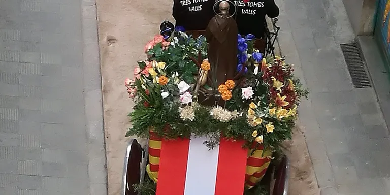 Tornen els Tres Tombs vallencs