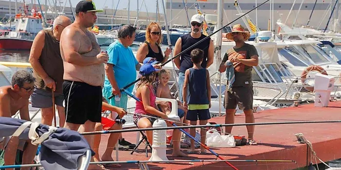 55 nens i nenes partipen en el concurs de Pesca
