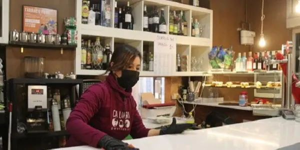 Entren en vigor els nous horaris a la restauració i l’ampliació d’aforaments a universitats, gimnasos i lleure