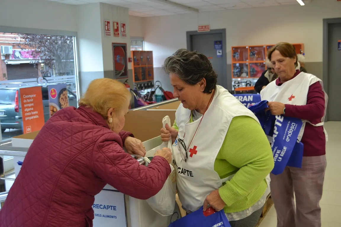 El Gran Recapte aconsegueix recollir 13.000 quilos d'aliments a Pineda