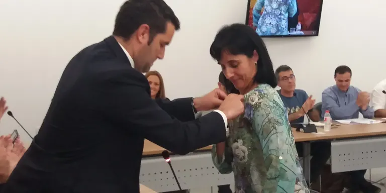 Meritxell Mateu pren possessió del càrrec com a nova regidora per ERC-JxP