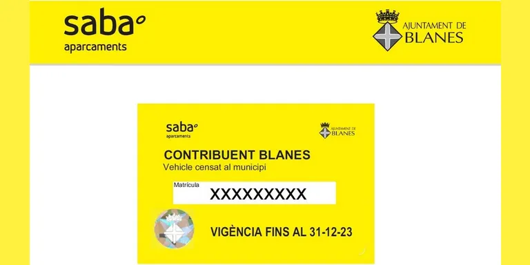 L’Ajuntament de Blanes comença a repartir a domicili les 16.669 noves targes d’aparcament gratuït per a residents