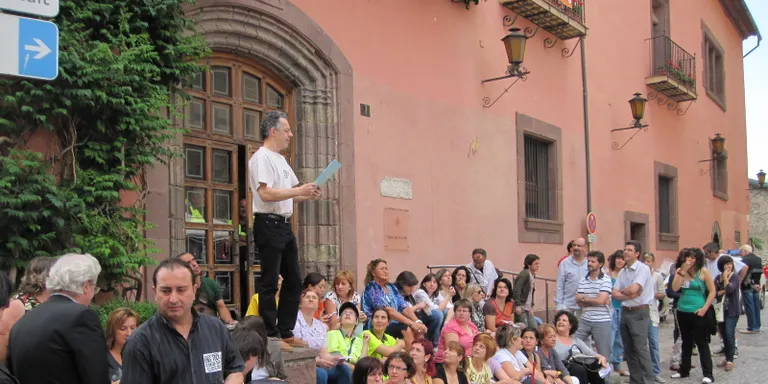 Concentració davant de l'Ajuntament de la Seu amb motiu de la vaga general a la funció pública