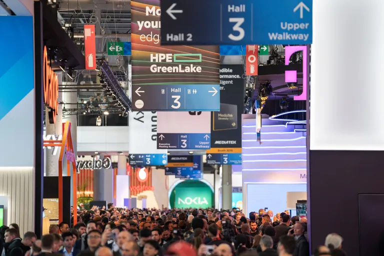 El Mobile World Congress recrea l'hospital del futur amb una nova generació de robots cirurgians