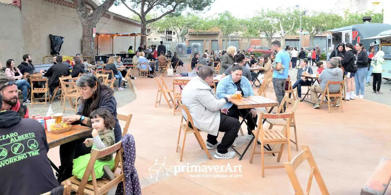 Les 'Foodtrucks' tornen a ocupar des d'avui el pati del Centre de Dia