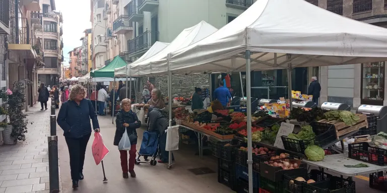 El mercat setmanal de la Seu d'Urgell torna al carrer Major
