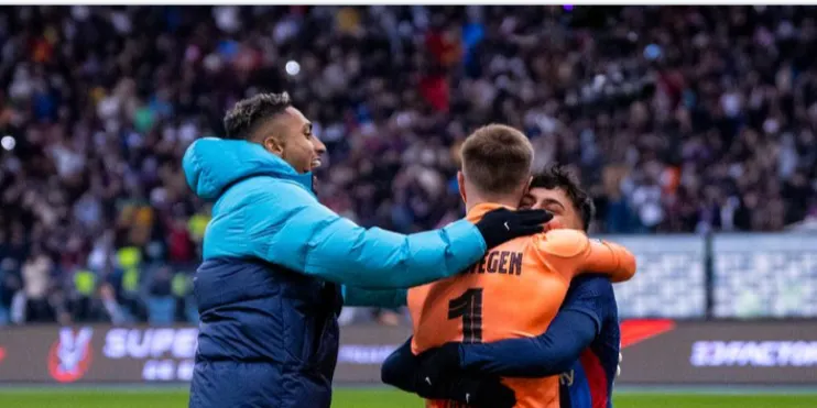 El Barça pateix però supera el Betis als penals (2-2)
