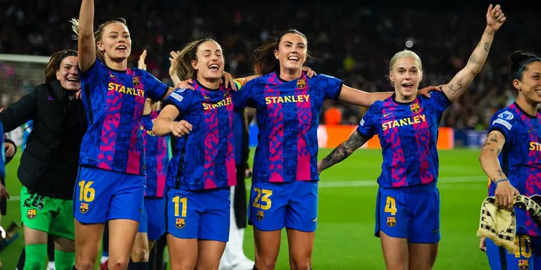 Històric: El Camp nou bat el rècord d’assistència a un partit de futbol femení