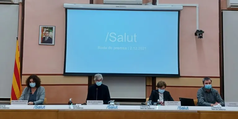 Les persones d’entre 60 i 64 anys ja poden demanar cita prèvia per posar-se la tercera dosi de la vacuna
