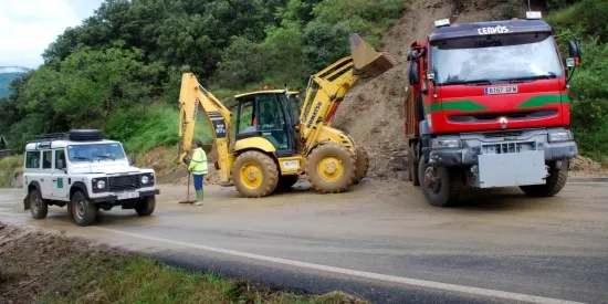 Les pluges causen esllavissades a Rialp i alteren el trànsit del tren Barcelona-Puigcerdà