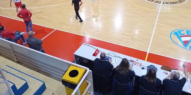 Victòria del CB Valls jugant els millors minuts de la temporada
