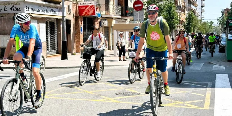 300 persones participen en la Pedalada Popular en un ambient molt familiar