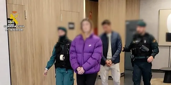 Detingudes tres persones a Tarragona per estafar més de 40.000 euros a través de webs falses de venda de pèl·lets