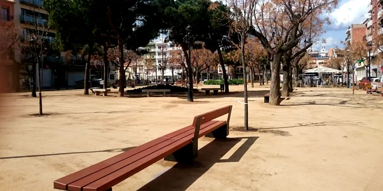 S'obre la Plaça de les Mèlies tot i que les obres no estan encara finalitzades