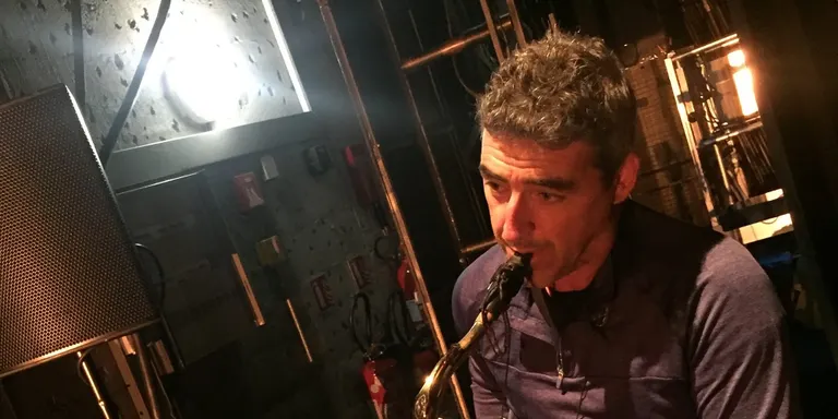 El saxofonista Juan Jiménez presenta en COPE Utrera su espectáculo ‘La mujer tigre’
