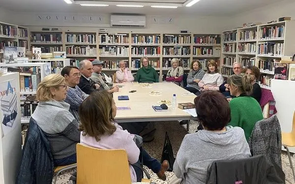 Bona acollida del nou Club de Lectura ‘Creixell. Crims’ a la Biblioteca