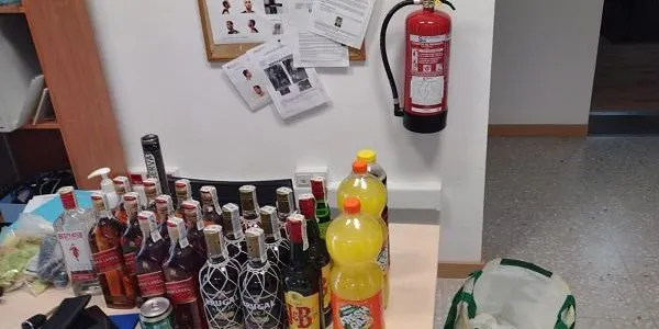 La Policia Local d'Altafulla deté dos homes per furtar 190 euros en begudes alcohòliques a un supermercat