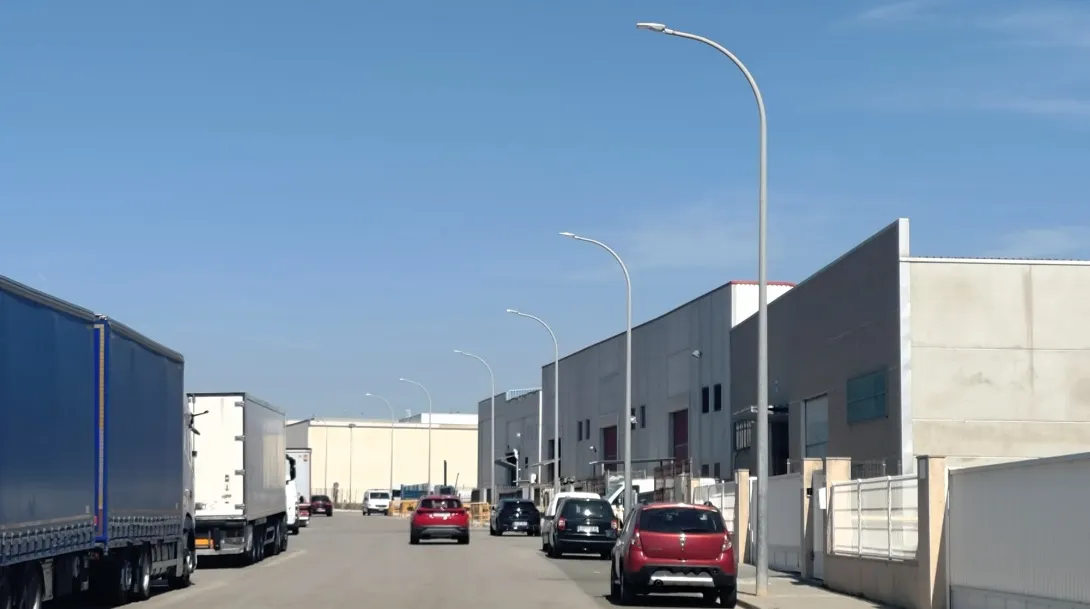 Finalitzen les obres de l’enllumenat d'un scetor del polígon Roques Planes