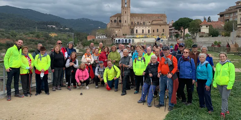 Caldes acull l'última caminada del cicle 'A cent cap als cent', amb un centenar de participants