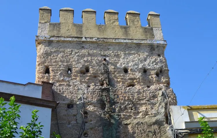 Un recorrido por las murallas y torres de Utrera