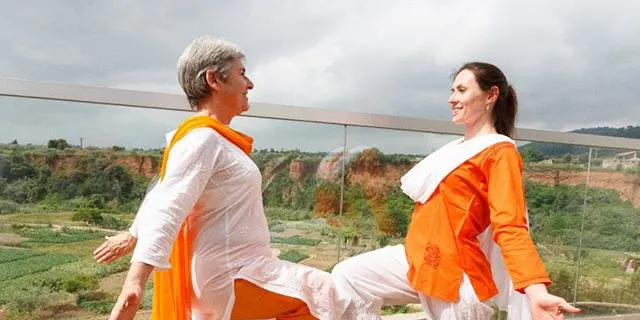Demà divendres la plaça 11 de setembre s'omplirà de yoga. L'escola Yoga Ashram celebra el Dia Internacional del Yoga amb una marató de classes gratuïtes per a totes les edats i nivells
