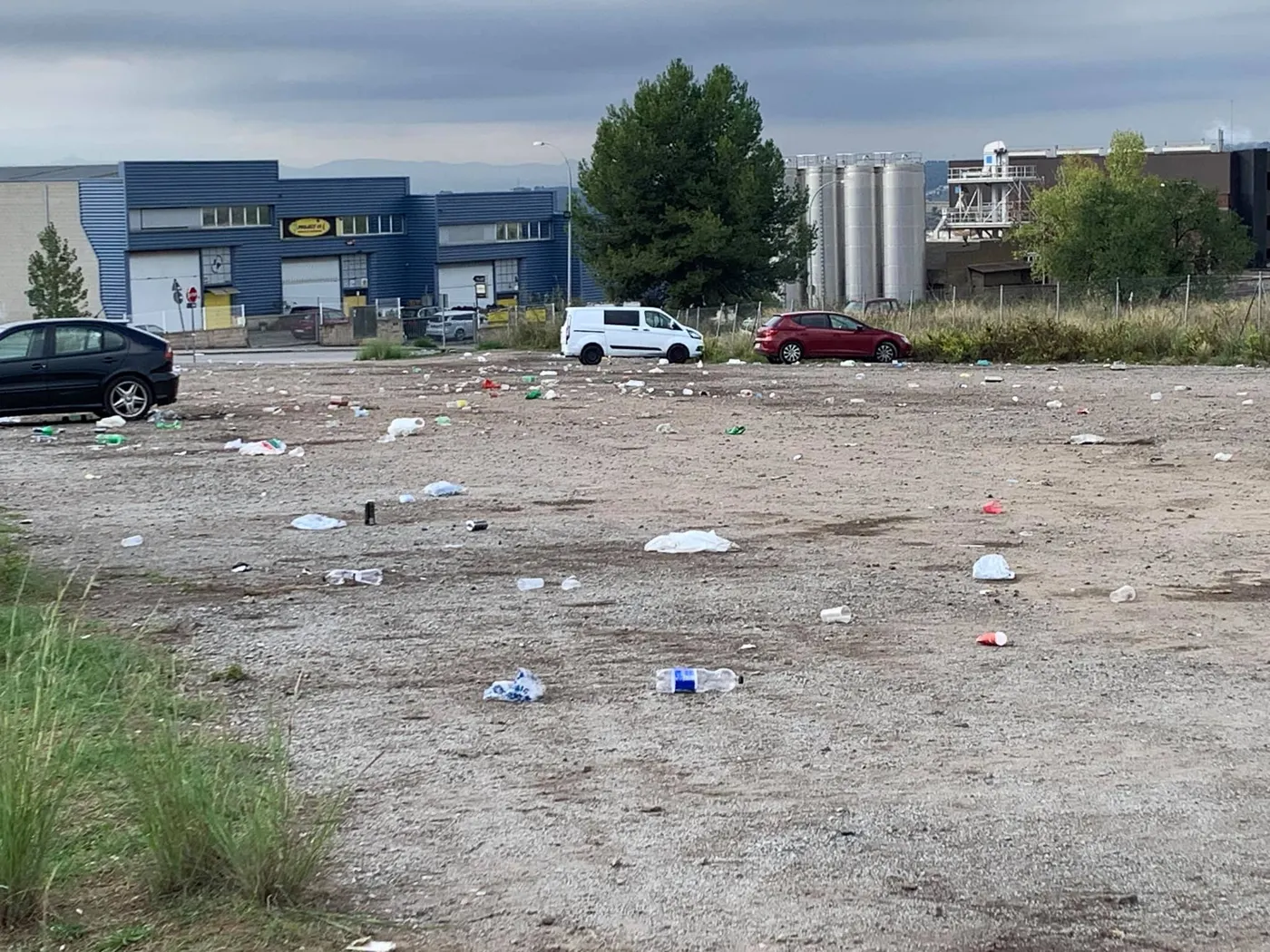Els "botellots" multitudinaris a la Borda i el Bugarai se salden sense incidències greus