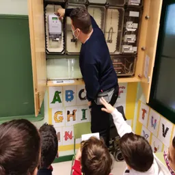 Entrevista amb l'escola Mare de Déu de Montserrat de Malgrat de Mar. - episode art