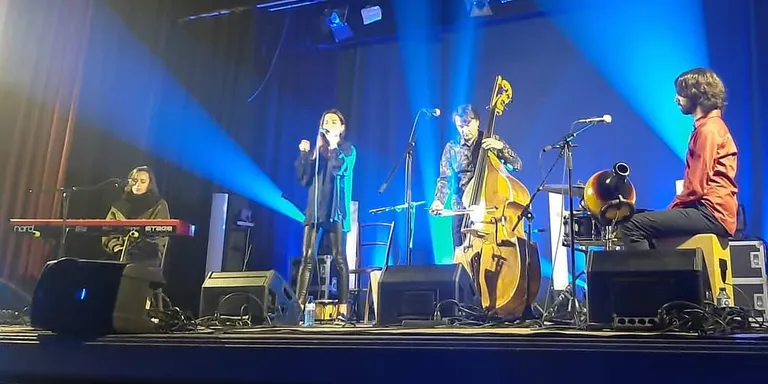 El concert de les germanes Neddermann va omplir la sala gran del Centre i va permetre recollir 635 euros per La Marató de TV3