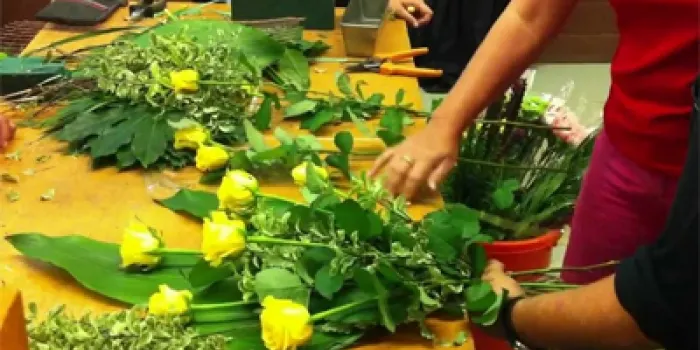 La venda de flors a Arenys de Mar pel dia de Tots Sants comença a ritme fluix
