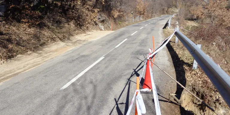 Obres d'emergència a la carretera local LV-4036, que va de l'N-260 a Lles de Cerdanya