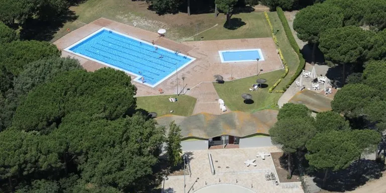 Riudellots porta els contes a la piscina municipal