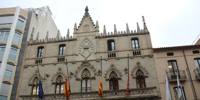 Terrassa blinda l'adopció de gats negres fins passat Halloween per evitar que siguin danyats en rituals