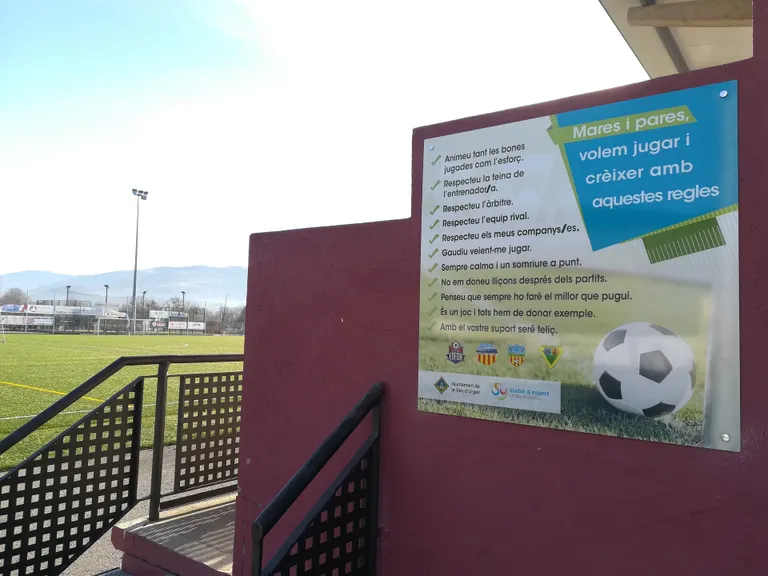 La Seu d’Urgell recorda en panells informatius les normes de comportament del públic en competicions esportives