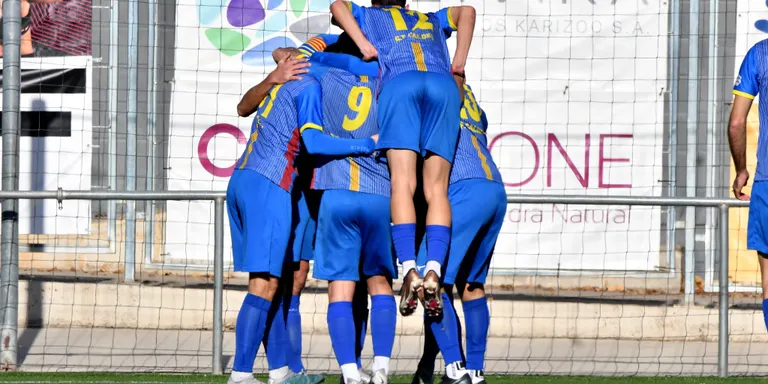 Aquest diumenge el CF Caldes rep el líder de la classificació l’AEC Manlleu