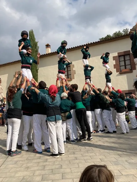 Milers de persones assisteixen als actes de la Capvuitada en un ambient molt semblant a la normalitat