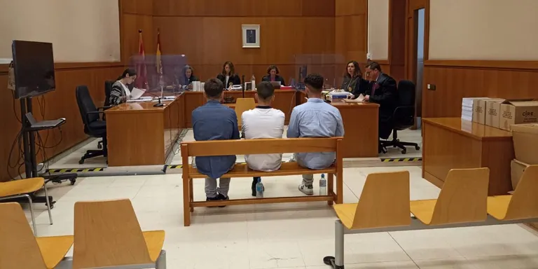 El Consell Comarcal aprova una moció en solidaritat amb els tres joves de Granollers condemnats a tres anys arran de les mobilitzacions de l’1 d’Octubre de 2020