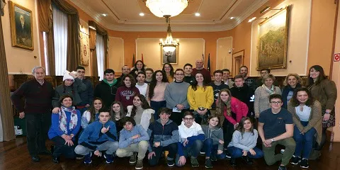 RECEPCIÓN A UN GRUPO DE ESTUDIANTES QUE PARTICIPAN EN UN INTERCAMBIO DE IRUNGO LA SALLE