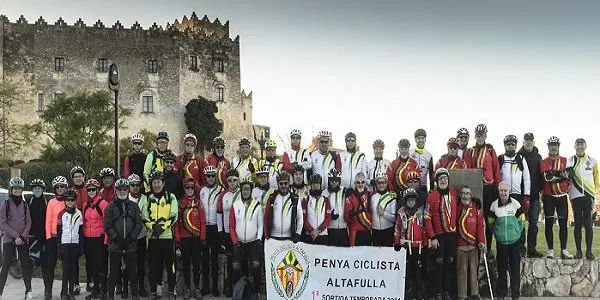 Una cinquantena de socis i sòcies de la Penya Ciclista Altafulla participen en la primera sortida de l’any