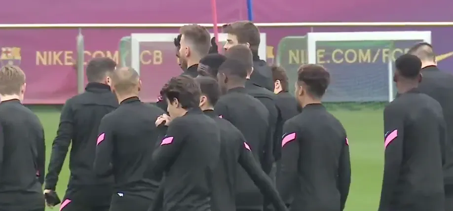 Gerard Piqué torna als entrenaments a les portes del partit contra el PSG