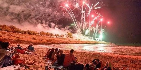 El CM Altafulla organitza una sortida per veure el Concurs de Focs Artificials des del mar