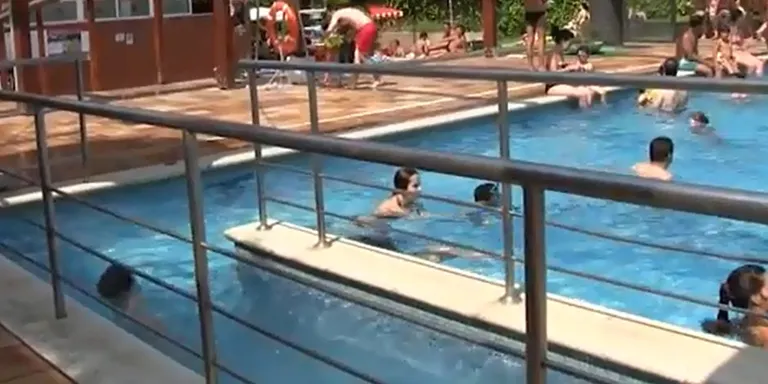 La piscina descoberta obrirà el 24 de juny amb ampliació d'horaris