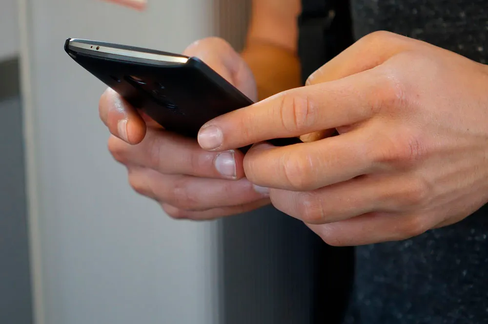 Es reforça l'atenció telefònica amb l'enviament d'SMS per re-programar i anul·lar proves i visites als pacients