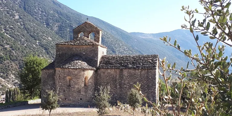 Obertura de l'església romànica de Sant Serni de Cabó per Setmana Santa
